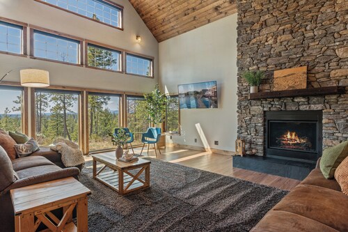 Mountain Top Retreat: Hot Tub, Sauna, Fire Pit, Seclusive 5 acres, Sunset Views