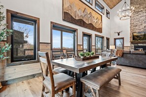 Dining - Villa in Vogue/Stunning views/Heated pool/Hot tub! (Sevierville)