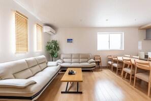 Living area - THE MAISON CHOUCHOU  (Sapporo)