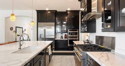 Spacious 4-bedroom house with AC, WiFi in welcoming Goodyear