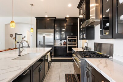 Spacious 4-bedroom house with AC, WiFi in welcoming Goodyear