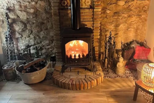 House -Sleeps 6-Garden-Fireplace