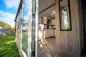 Terrace/patio - Findhorn Lodge -  Peaceful - Pets - Sleeps 4 (Forres)