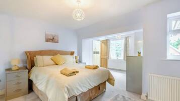 6 habitaciones, tabla de planchar con plancha, wifi y ropa de cama