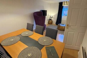 Dining - 2 Bed-Sleeps 3-Parking-Town Centre (Northallerton)