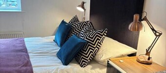 2 Bed-Sleeps 3-Parking-Town Centre