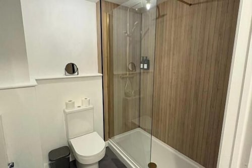 2 Bed-Sleeps 3-Parking-Town Centre