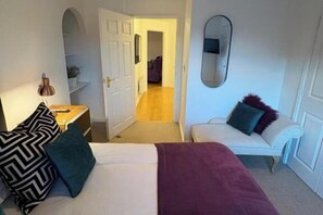 Iron/ironing board, WiFi, bed sheets