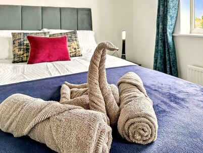 Oakwood House  6 Bed 11 Sleeps Garden-Free Parking
