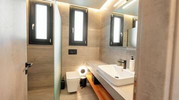 Dusche, Haartrockner, Handtücher