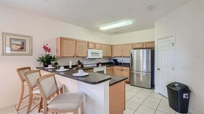 Fridge, microwave, oven, stovetop - 509 Relax & Play at This 6BR Pool Home (Haines City)