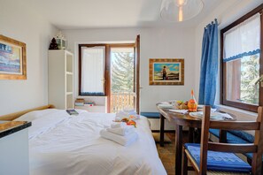 1 bedroom, free WiFi, bed sheets