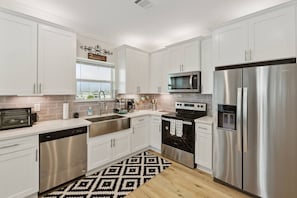 Réfrig�érateur, micro-ondes, four, plaque de cuisson