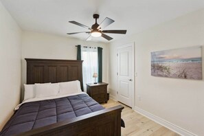 3 habitaciones, escritorio, tabla de planchar con plancha y wifi gratis 