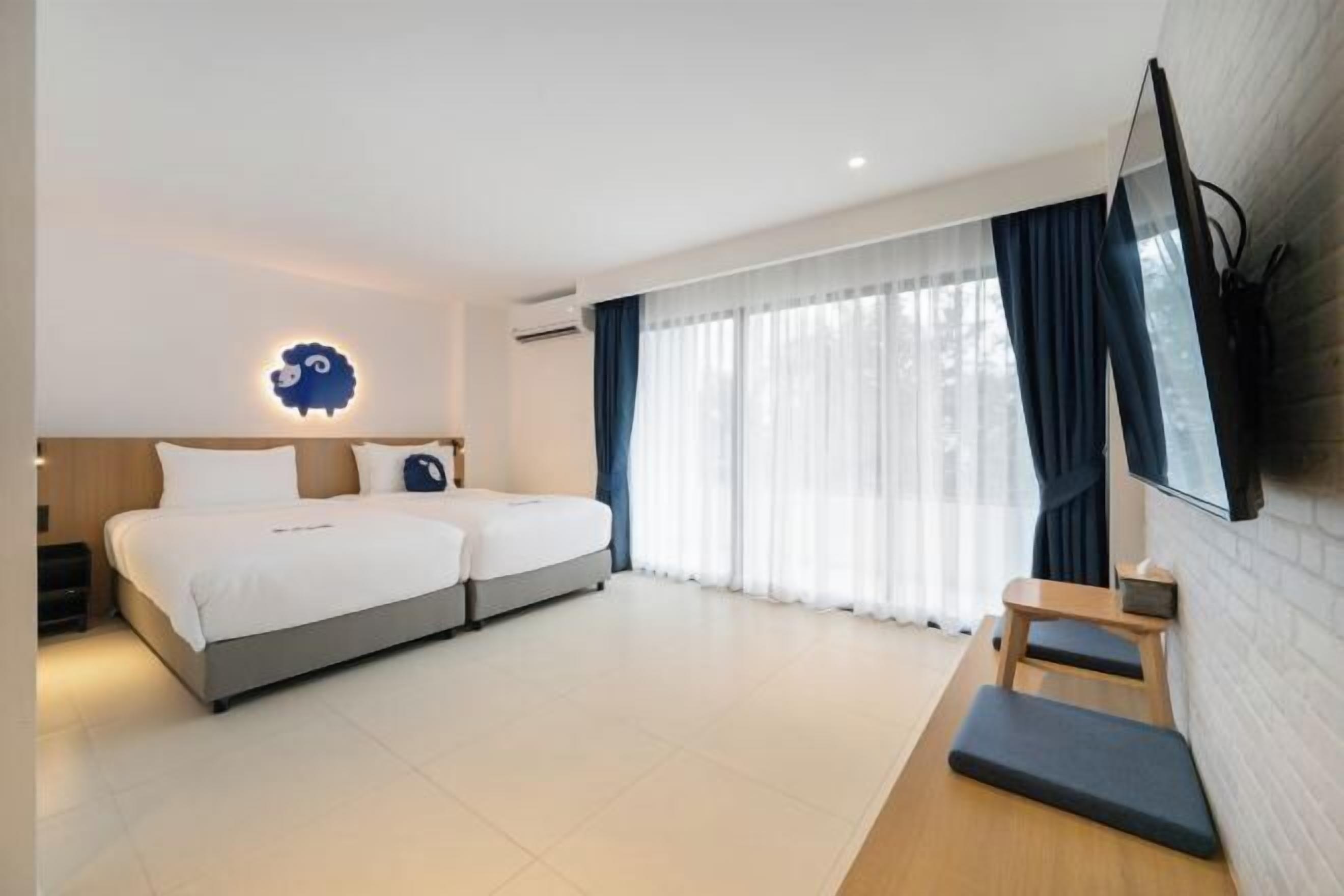 客房内保险箱、笔记本电脑工作区、免费 WiFi、床单