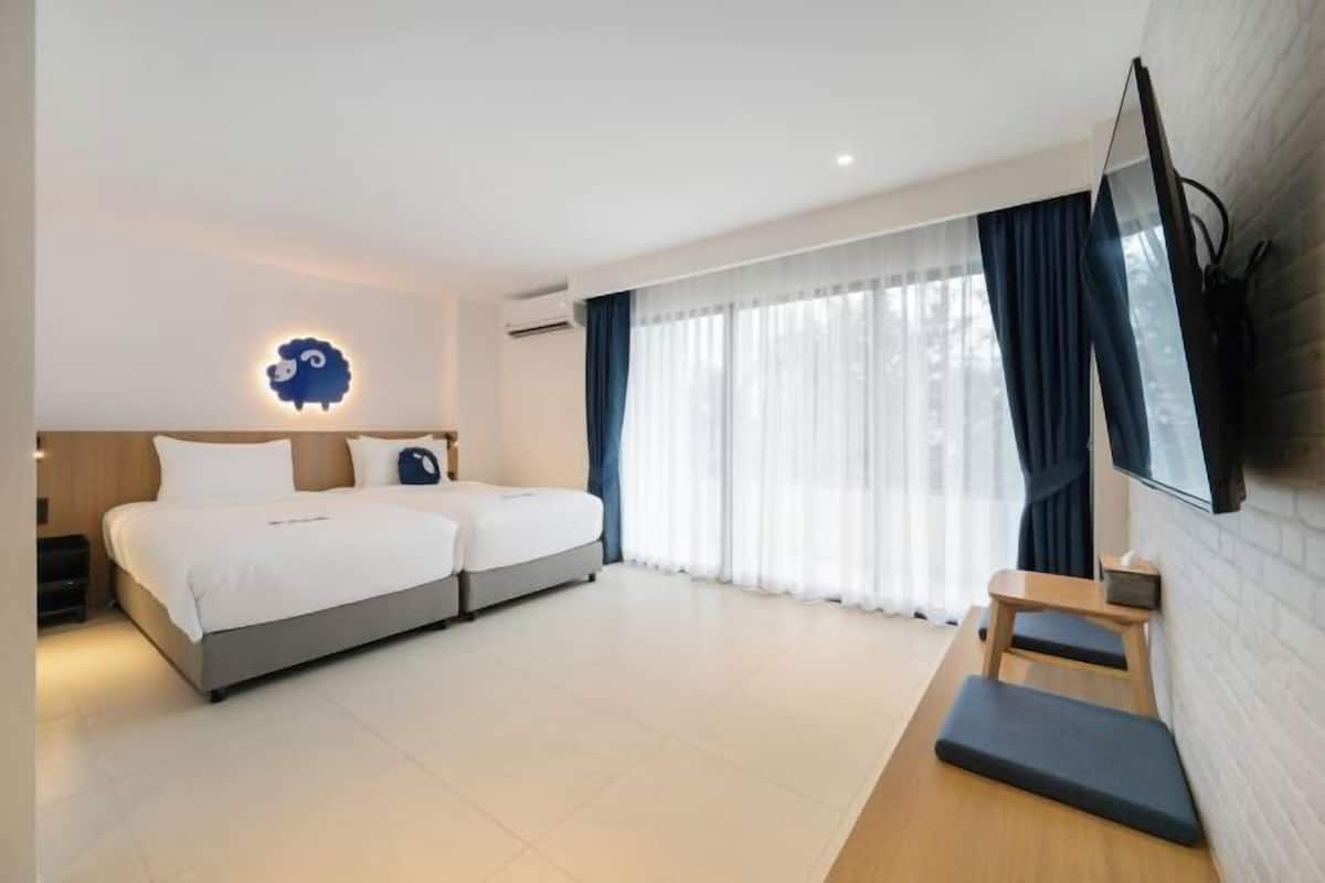 In-room safe, laptop workspace, free WiFi, bed sheets