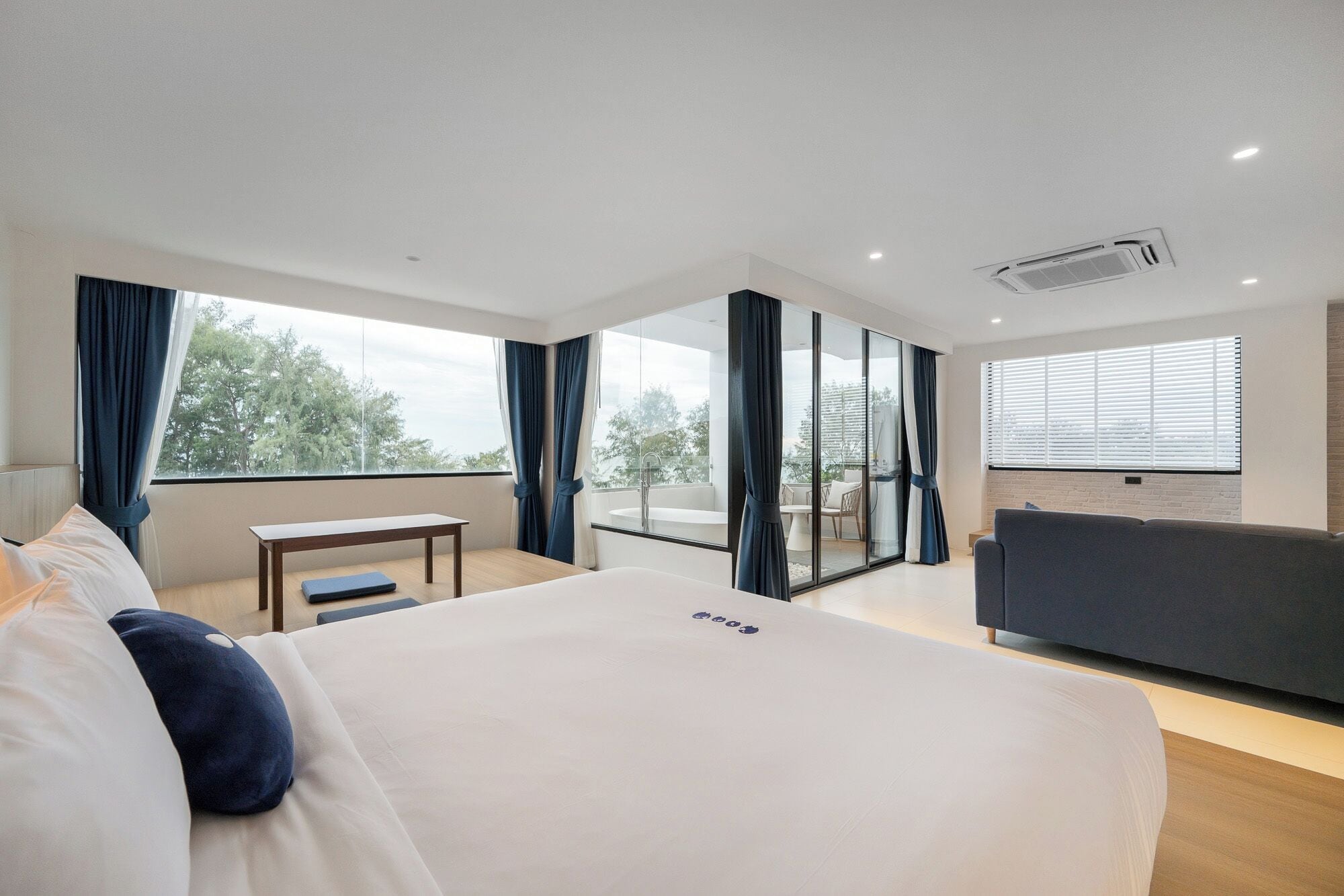 ห้องสตูดิโอสวีท, วิวทะเล | ตู้นิรภัยในห้องพัก, พื้นที่ทำงานแบบใช้แล็ปท็อป, Wi-Fi ฟรี, ผ้าปูที่นอน