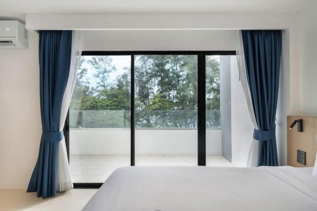 In-room safe, laptop workspace, free WiFi, bed sheets