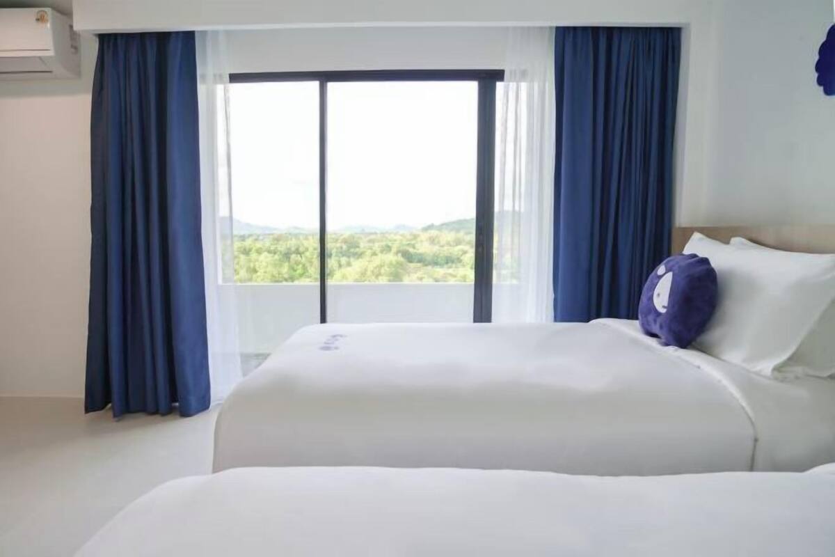 Caja fuerte, espacio para trabajar con un portátil, wifi gratis