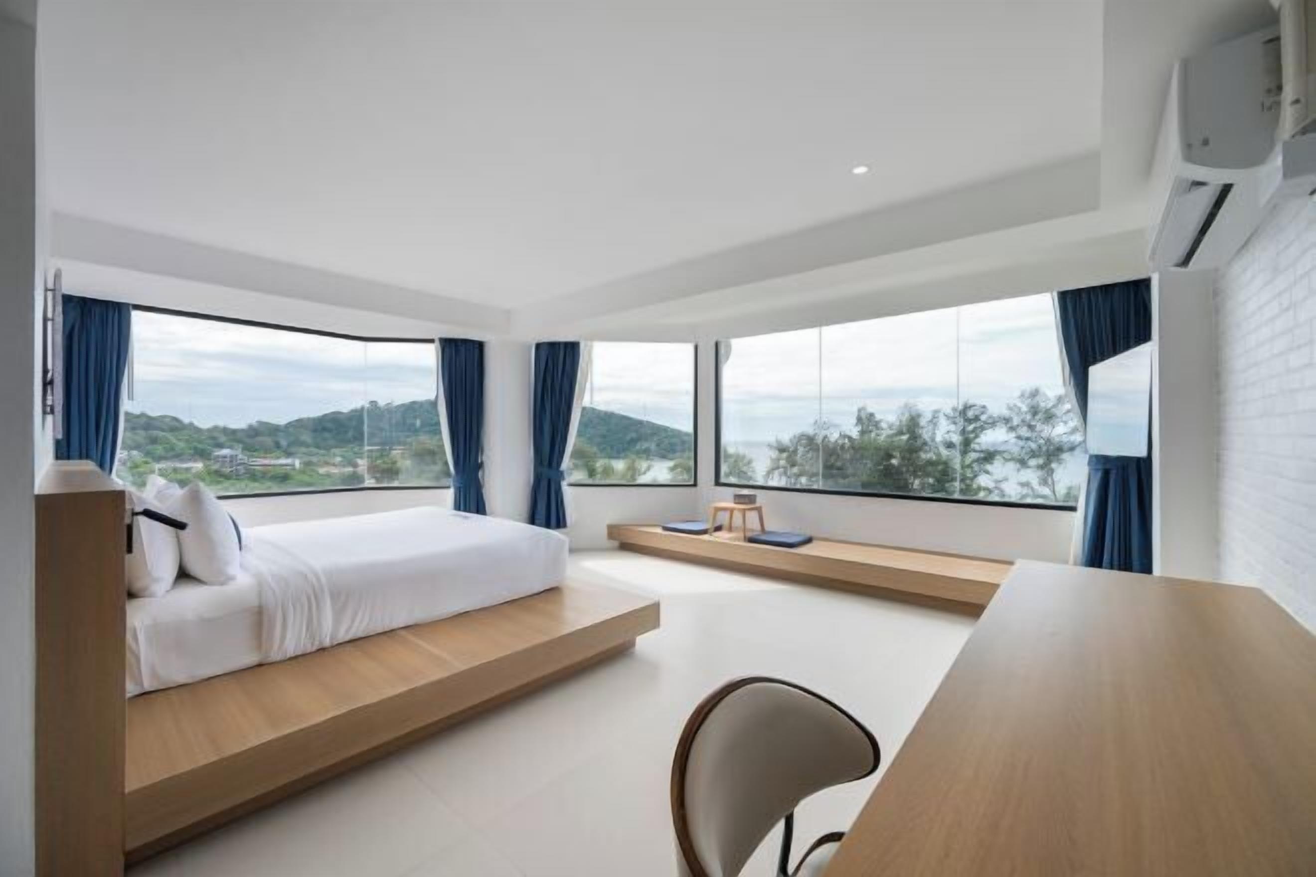 客房内保险箱、笔记本电脑工作区、免费 WiFi、床单