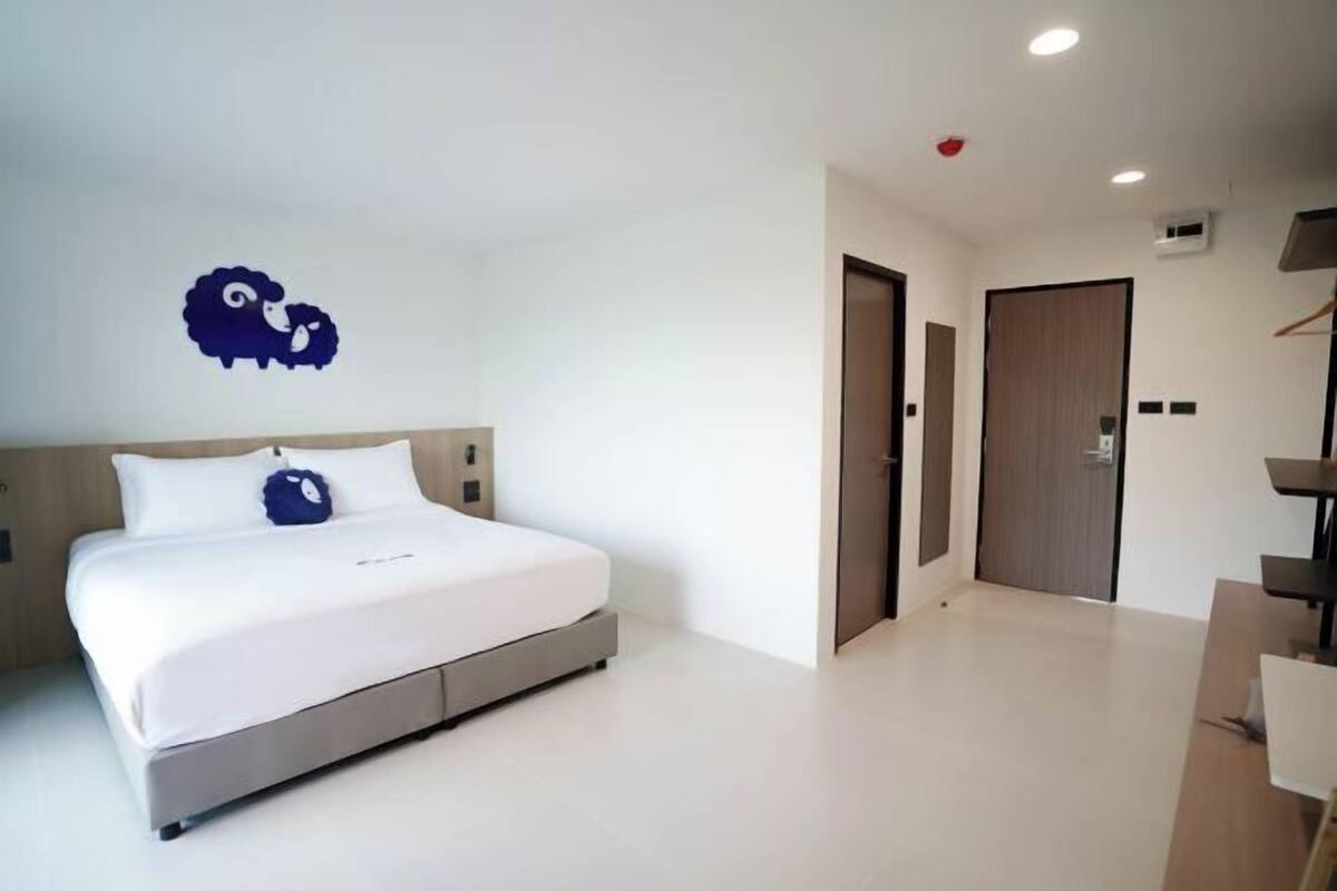 Caja fuerte, espacio para trabajar con un portátil, wifi gratis