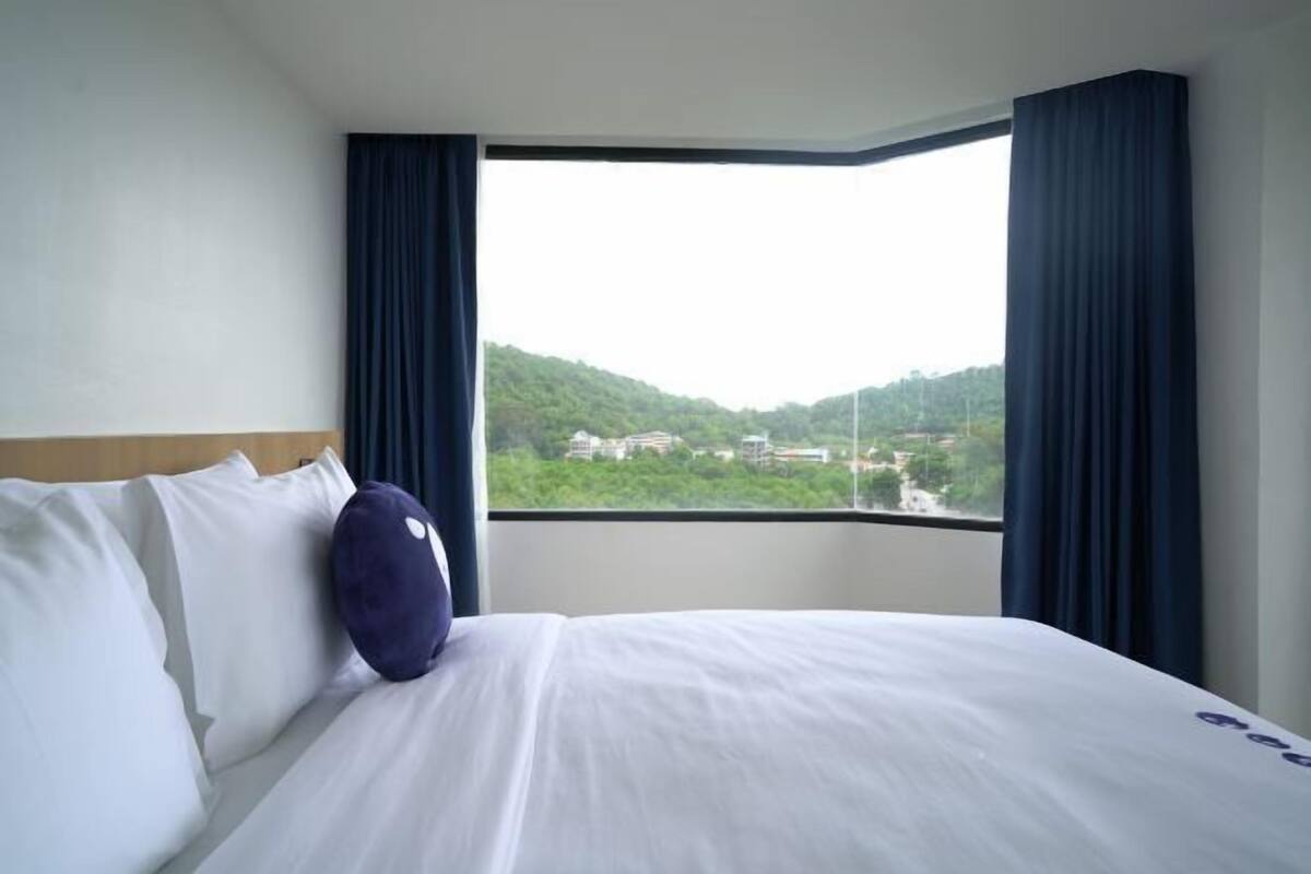 Caja fuerte, espacio para trabajar con un portátil, wifi gratis