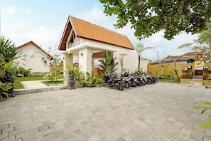 Bãi đậu xe tự phục vụ miễn phí 