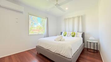 3 bedrooms, iron/ironing board, free WiFi, bed sheets