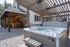 Banyera d'hidromassatge a l'aire lliure