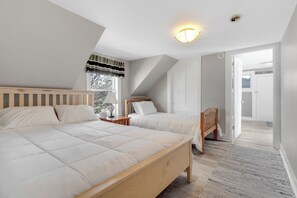 4 dormitoris, planxa i posts de planxar, wifi gratuïta i roba de llit