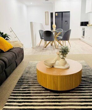 Smart TV - The Coastal Bliss, Papamoa (Papamoa)