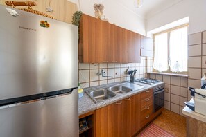 Microonde, forno, piano cottura, macchina per tè/caffè