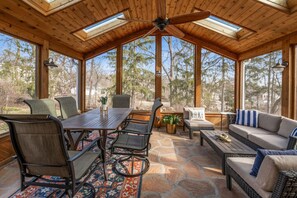 Outdoor dining - Nautical, Pet-Friendly | Walk to Lake & Downtown (Lake Geneva)