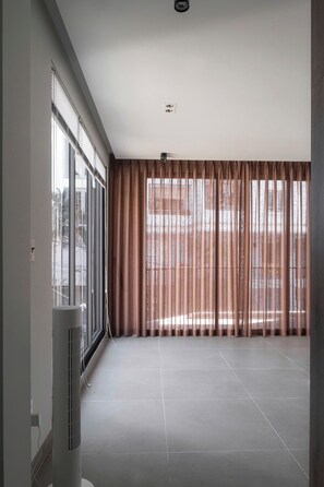 Luxury Room, City View | Free WiFi - Owl's Night Homestay | Keo House (Ho Chi Minh City)