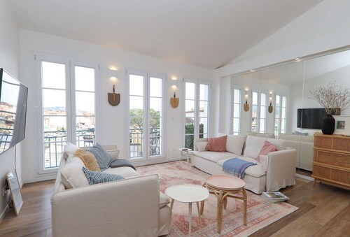 Superbe appartement dans le centre de Port Grimaud ,climatisé, avec wifi et amarrage