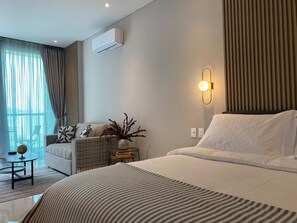1 bedroom, desk, WiFi, bed sheets