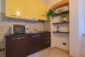 Fridge, microwave