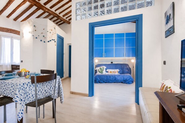 2 bedrooms, bed sheets