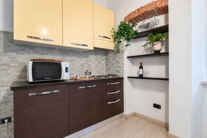 Fridge, microwave