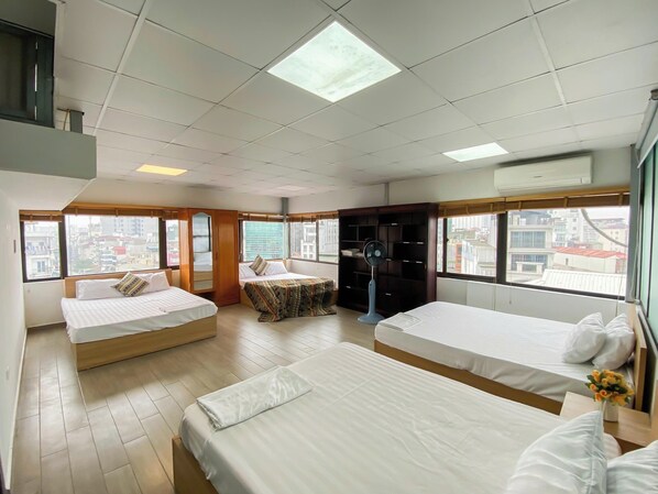 Family Quadruple Room | Desk, free WiFi