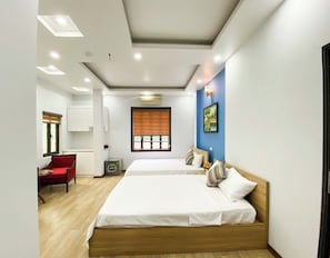 Family Room | Desk, free WiFi - Eco Nest Apartment & Hotel (Hanoi)