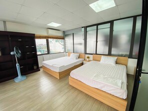 Family Quadruple Room | Desk, free WiFi