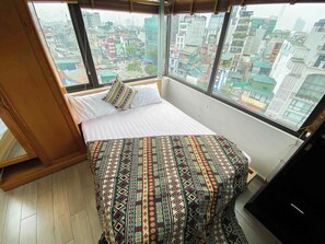 Desk, free WiFi