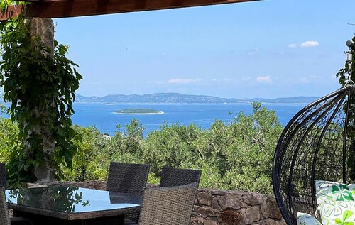 Pet friendly home in Sali with WiFi