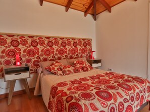 2 bedrooms, WiFi, bed sheets - House with Quincho, Playroom and Garden in Ushuaia (Ushuaia)