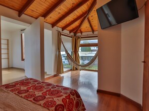 2 bedrooms, WiFi, bed sheets - House with Quincho, Playroom and Garden in Ushuaia (Ushuaia)