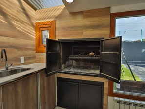 Fridge, microwave, oven, coffee/tea maker - House with Quincho, Playroom and Garden in Ushuaia (Ushuaia)