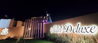 Hotel-Motel Deluxe