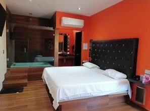 Comfort Room | Desk, free WiFi
