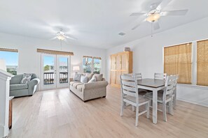 TV - Palmetto House ~ Pet Friendly Beach Cottage on the Water in Heart of GS + $400 FREE Activities Daily (Gulf Shores)